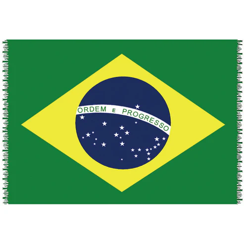 Canga de praia em viscose Bali Blue com estampa tradicional e oficial da bandeira do Brasil, apresentando o fundo verde, o losango amarelo e o círculo azul centralizado com as estrelas e a faixa branca escrita "ORDEM E PROGRESSO" com franjas nas laterais.