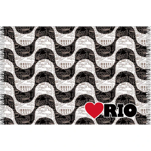 Canga de praia em viscose Bali Blue com estampa clássica em ondas pretas e brancas do calçadão de Copacabana, ilustrações de pontos turísticos do Rio de Janeiro e o logo "I Love RIO" com coração vermelho no canto inferior.
