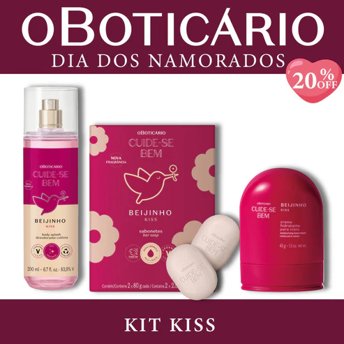 Kit Kiss O Boticário com Body Splash Beijinho, caixa de sabonetes e creme para mãos sobre fundo branco e bordas vinho.