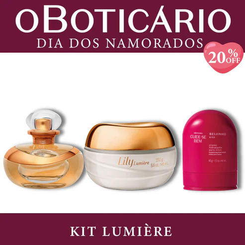 Kit Lumière O Boticário com perfume Lily Lumière, pote de creme acetinado Lily Lumière e creme de mãos Beijinho sobre fundo branco e bordas vinho.